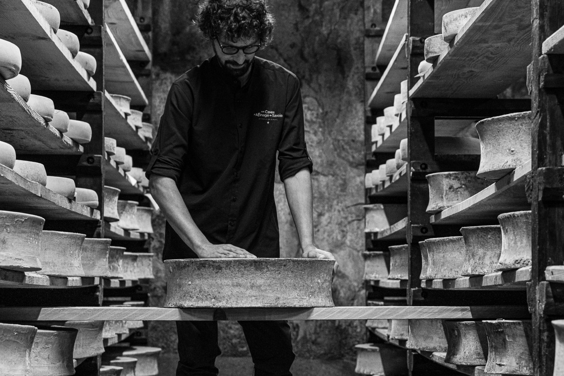 Dans les caves d'Affinage de Savoie